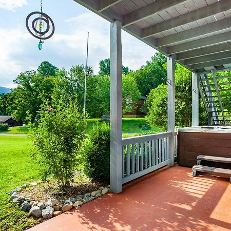 Ole Smoky Bnb - Game Room, Hot Tub, Mtn Views! Pigeon Forge Kültér fotó