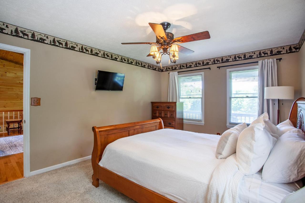 Ole Smoky Bnb - Game Room, Hot Tub, Mtn Views! Pigeon Forge Kültér fotó