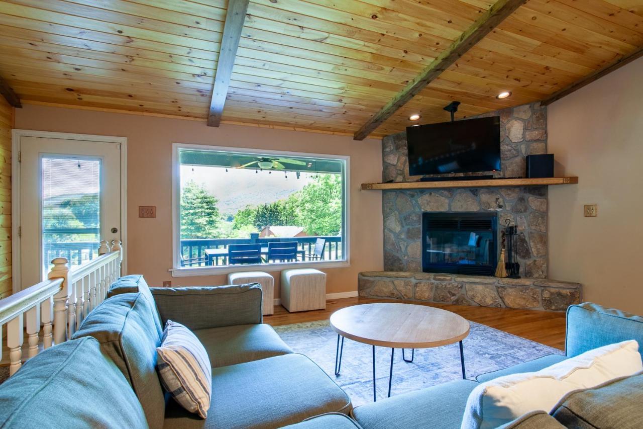 Ole Smoky Bnb - Game Room, Hot Tub, Mtn Views! Pigeon Forge Kültér fotó