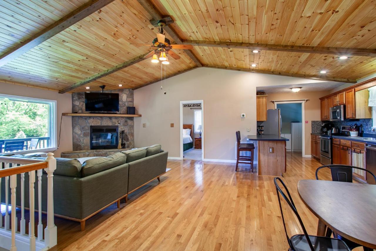 Ole Smoky Bnb - Game Room, Hot Tub, Mtn Views! Pigeon Forge Kültér fotó